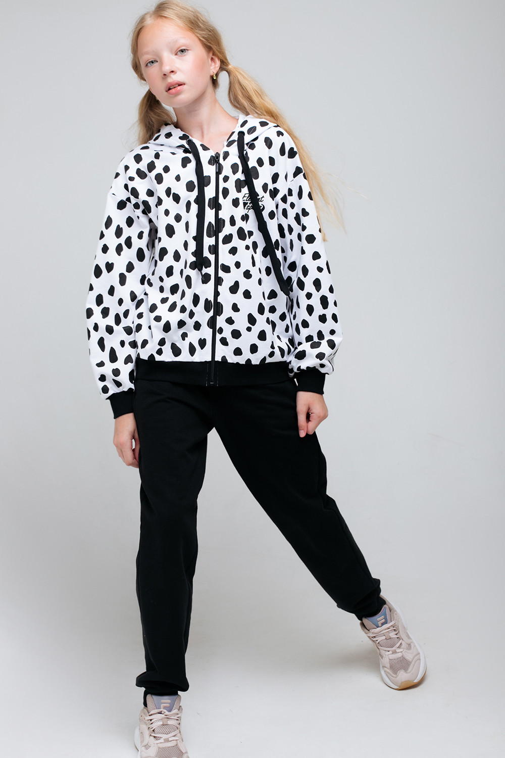 картинка Куртка для девочки КБ 301803 белый, пятна далматинца к65 от магазина детских товаров ALiSa